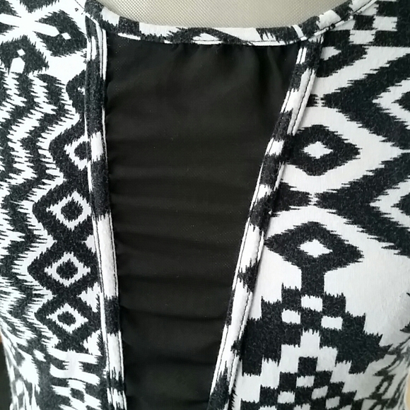 Sleeveless top - Picture 3 of 3